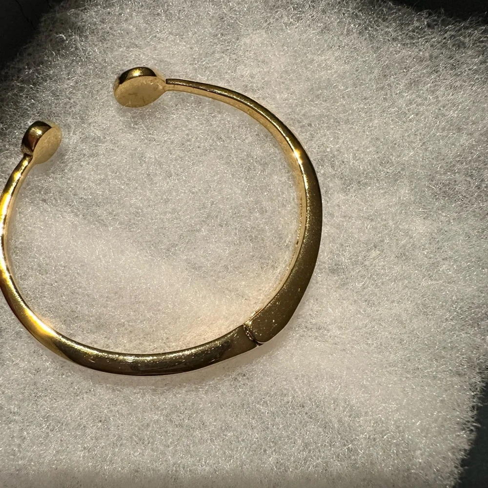 Kate Spade gold tone bangle bracelet - Picture 2 of 4